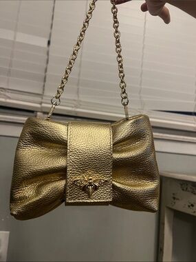 Persaman New York Metallic Gold Bow-Front Chain Shoulder/crossbody Bag